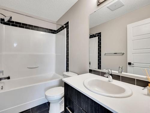 26 1005 Graydon Hill Boulevard, Edmonton, AB - Indoor Photo Showing Bathroom