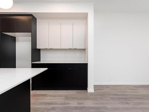 7333 Klapstein Crescent, Edmonton, AB - Indoor Photo Showing Kitchen