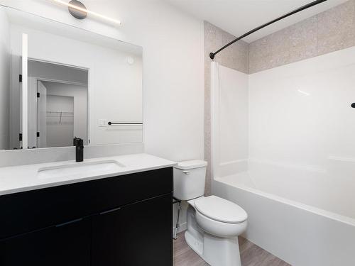 7333 Klapstein Crescent, Edmonton, AB - Indoor Photo Showing Bathroom