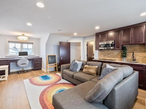 2790 Wheaton Drive, Edmonton, AB - Indoor Photo Showing Living Room