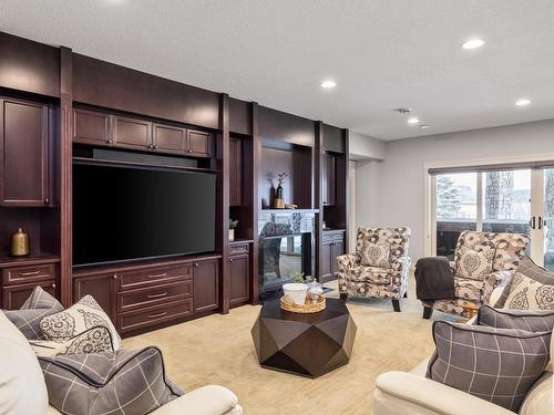 2790 Wheaton Drive, Edmonton, AB - Indoor Photo Showing Living Room