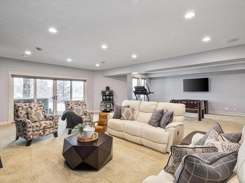 2790 Wheaton Drive, Edmonton, AB - Indoor Photo Showing Living Room