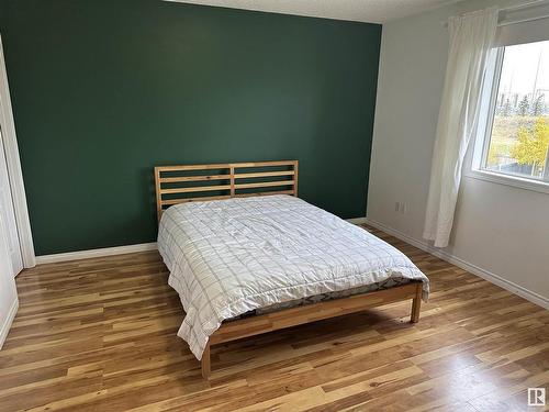 7932 2 Avenue, Edmonton, AB - Indoor Photo Showing Bedroom