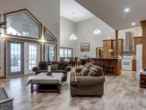 7126 Township Road 514, Rural Parkland County, AB - Indoor Photo Showing Living Room