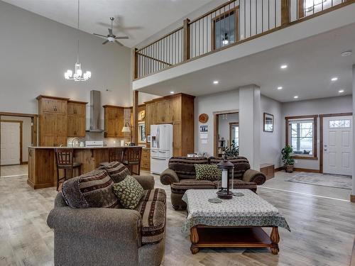 7126 Township Road 514, Rural Parkland County, AB - Indoor Photo Showing Living Room