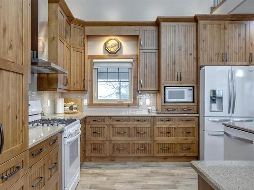 7126 Township Road 514, Rural Parkland County, AB - Indoor Photo Showing Kitchen With Upgraded Kitchen