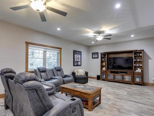 7126 Township Road 514, Rural Parkland County, AB - Indoor Photo Showing Living Room