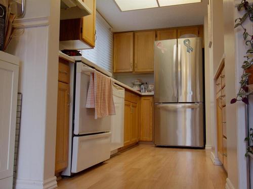 13861 24 Street, Edmonton, AB - Indoor Photo Showing Kitchen