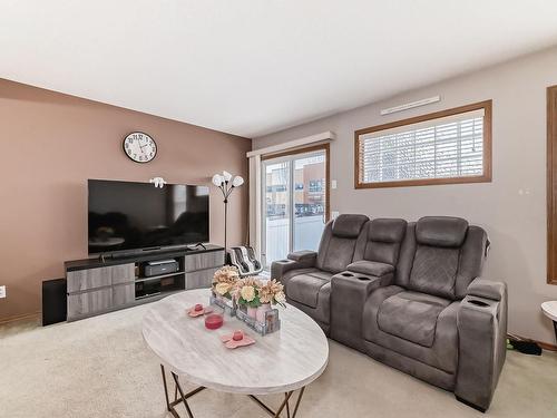 5 16823 84 Street Nw, Edmonton, AB - Indoor Photo Showing Living Room