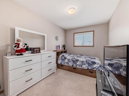 5 16823 84 Street Nw, Edmonton, AB - Indoor Photo Showing Bedroom