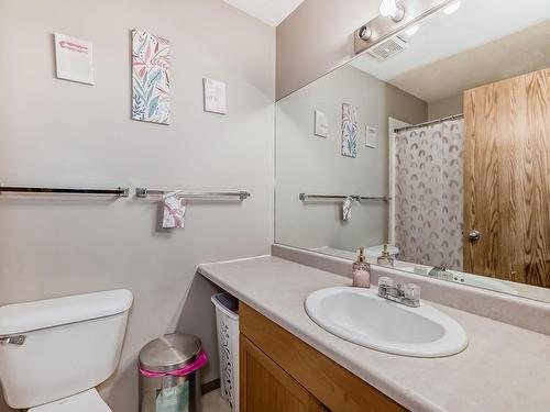 5 16823 84 Street Nw, Edmonton, AB - Indoor Photo Showing Bathroom