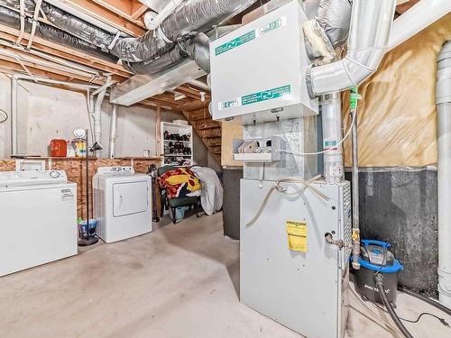 5 16823 84 Street Nw, Edmonton, AB - Indoor Photo Showing Laundry Room