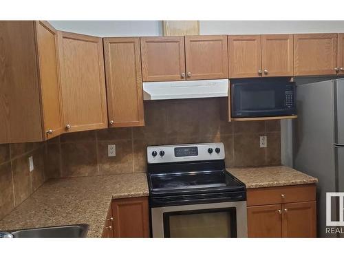 5106 146 Avenue Nw, Edmonton, AB - Indoor Photo Showing Kitchen