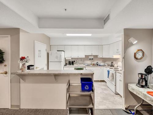 423 2741 55 Street, Edmonton, AB - Indoor Photo Showing Kitchen