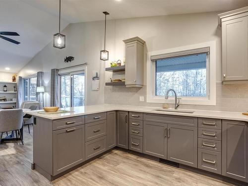 54 53004 Range Road 54A, Rural Parkland County, AB - Indoor Photo Showing Kitchen With Upgraded Kitchen