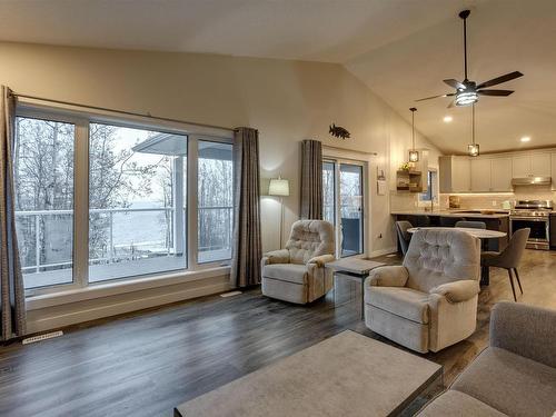 54 53004 Range Road 54A, Rural Parkland County, AB - Indoor Photo Showing Living Room