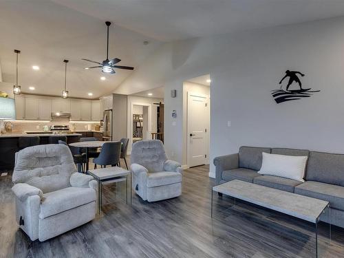 54 53004 Range Road 54A, Rural Parkland County, AB - Indoor Photo Showing Living Room