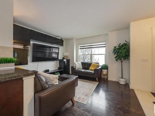 5241 Chappelle Road, Edmonton, AB - Indoor Photo Showing Living Room