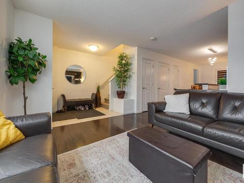 5241 Chappelle Road, Edmonton, AB - Indoor Photo Showing Living Room