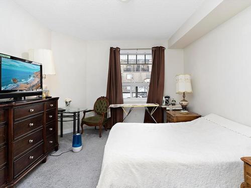 116 2035 Grantham Court, Edmonton, AB - Indoor Photo Showing Bedroom