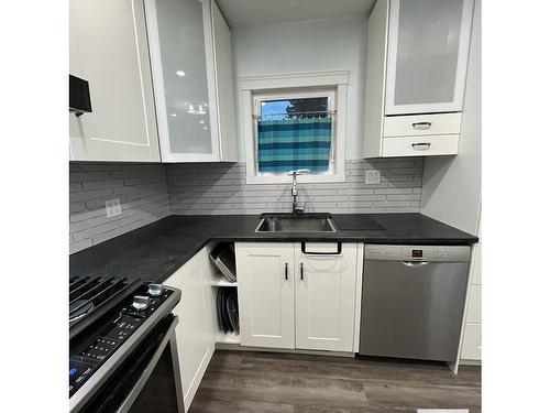 5027 53 Avenue, Warburg, AB - Indoor Photo Showing Kitchen