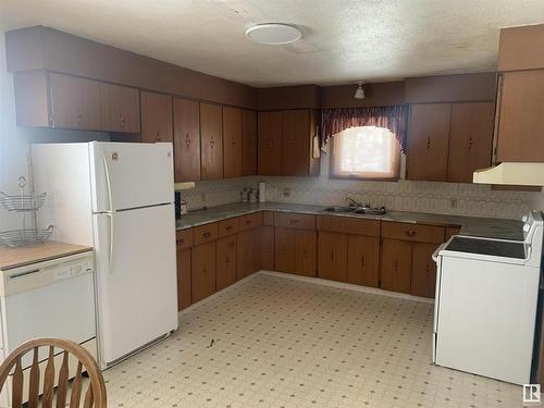 56332 Rng Rd 105, Rural St. Paul County, AB - Indoor Photo Showing Kitchen With Double Sink