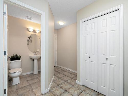 17220 80 Street, Edmonton, AB - Indoor Photo Showing Bathroom