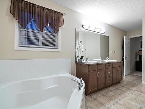 17220 80 Street, Edmonton, AB - Indoor Photo Showing Bathroom