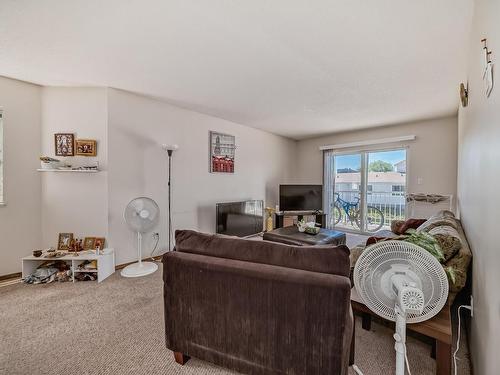 104 620 King Street, Spruce Grove, AB - Indoor Photo Showing Living Room