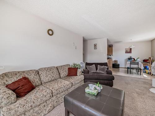 104 620 King Street, Spruce Grove, AB - Indoor Photo Showing Living Room