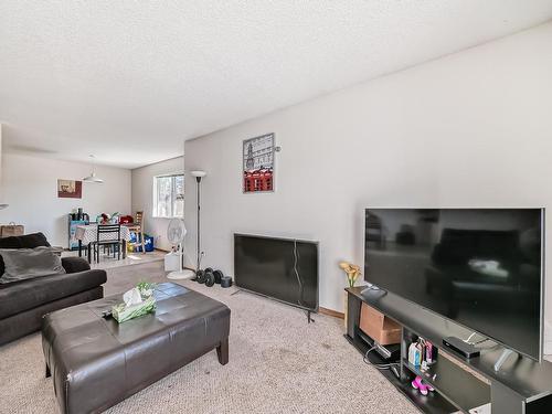 104 620 King Street, Spruce Grove, AB - Indoor Photo Showing Living Room