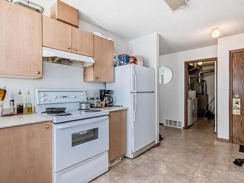 104 620 King Street, Spruce Grove, AB - Indoor Photo Showing Kitchen