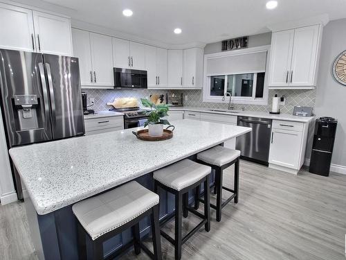 15 51122 Rge Road 265, Rural Parkland County, AB - Indoor Photo Showing Kitchen With Upgraded Kitchen