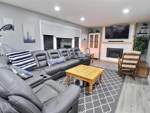 15 51122 Rge Road 265, Rural Parkland County, AB - Indoor Photo Showing Living Room With Fireplace