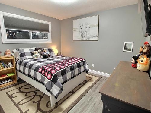 15 51122 Rge Road 265, Rural Parkland County, AB - Indoor Photo Showing Bedroom