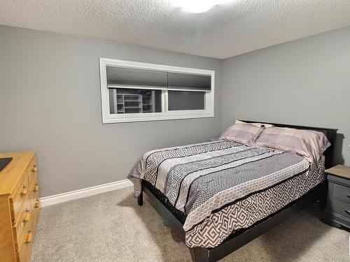 15 51122 Rge Road 265, Rural Parkland County, AB - Indoor Photo Showing Bedroom