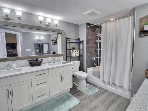 15 51122 Rge Road 265, Rural Parkland County, AB - Indoor Photo Showing Bathroom