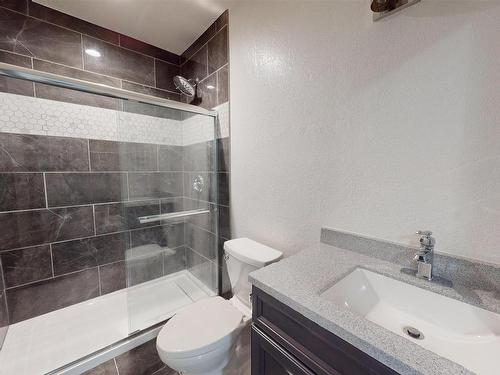 12045 95 Street, Edmonton, AB - Indoor Photo Showing Bathroom