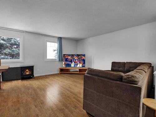 5219 45 Street, Stony Plain, AB - Indoor Photo Showing Living Room