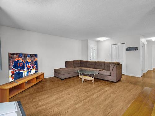 5219 45 Street, Stony Plain, AB - Indoor Photo Showing Living Room