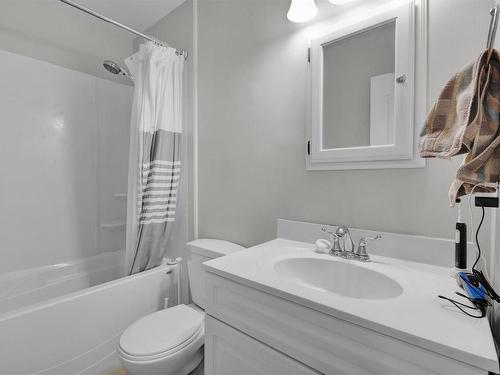 5219 45 Street, Stony Plain, AB - Indoor Photo Showing Bathroom