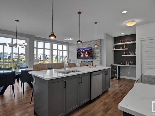 610 Eagleson Crescent, Edmonton, AB - Indoor Photo Showing Kitchen With Double Sink With Upgraded Kitchen