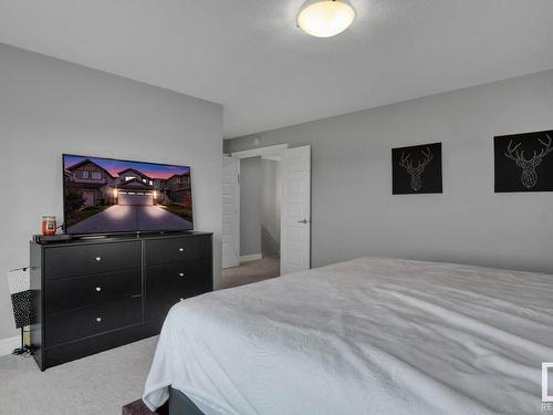 610 Eagleson Crescent, Edmonton, AB - Indoor Photo Showing Bedroom