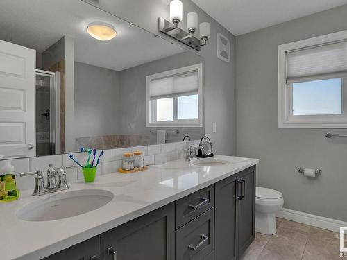 610 Eagleson Crescent, Edmonton, AB - Indoor Photo Showing Bathroom