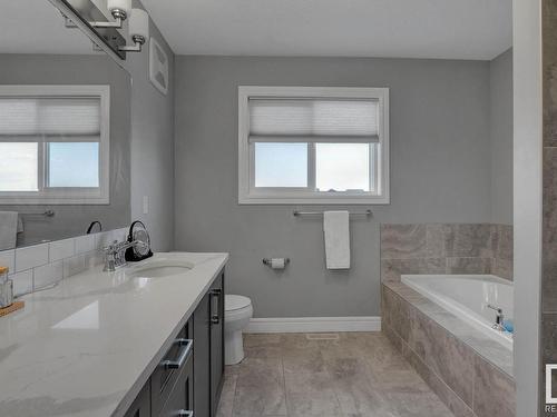 610 Eagleson Crescent, Edmonton, AB - Indoor Photo Showing Bathroom