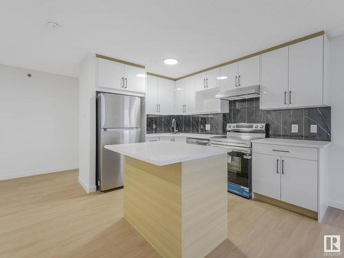 416 2305 35A Avenue, Edmonton, AB - Indoor Photo Showing Kitchen