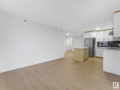 416 2305 35A Avenue, Edmonton, AB - Indoor Photo Showing Kitchen