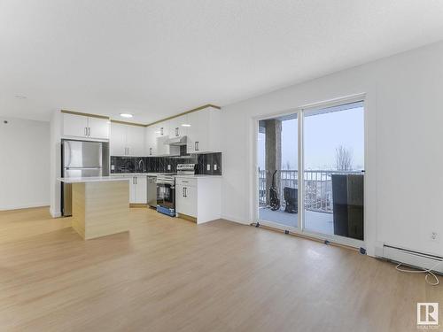 416 2305 35A Avenue, Edmonton, AB - Indoor Photo Showing Kitchen