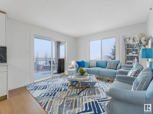 416 2305 35A Avenue, Edmonton, AB - Indoor Photo Showing Living Room