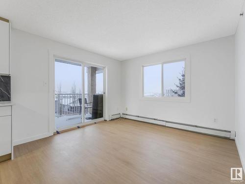 416 2305 35A Avenue, Edmonton, AB - Indoor Photo Showing Other Room